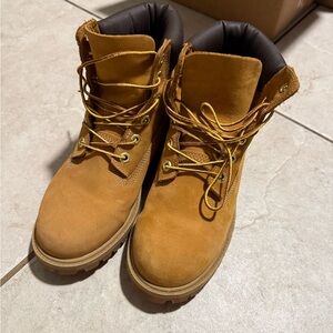 Classic Tan Timberland Boots. Size 6M junior